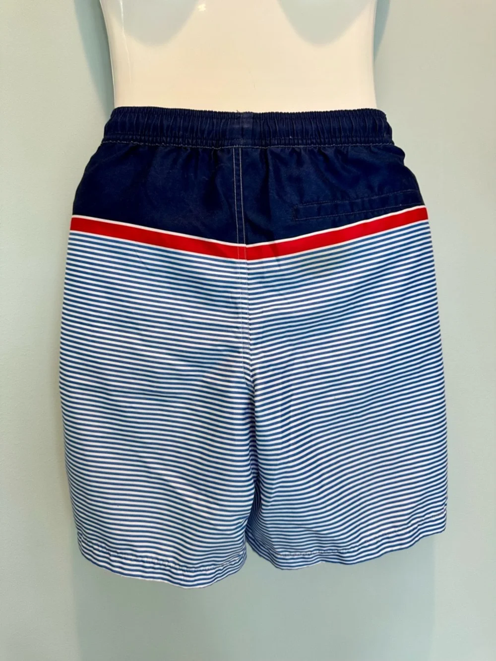 Vineyard Vines Target Gradient striped swim trunks size Small